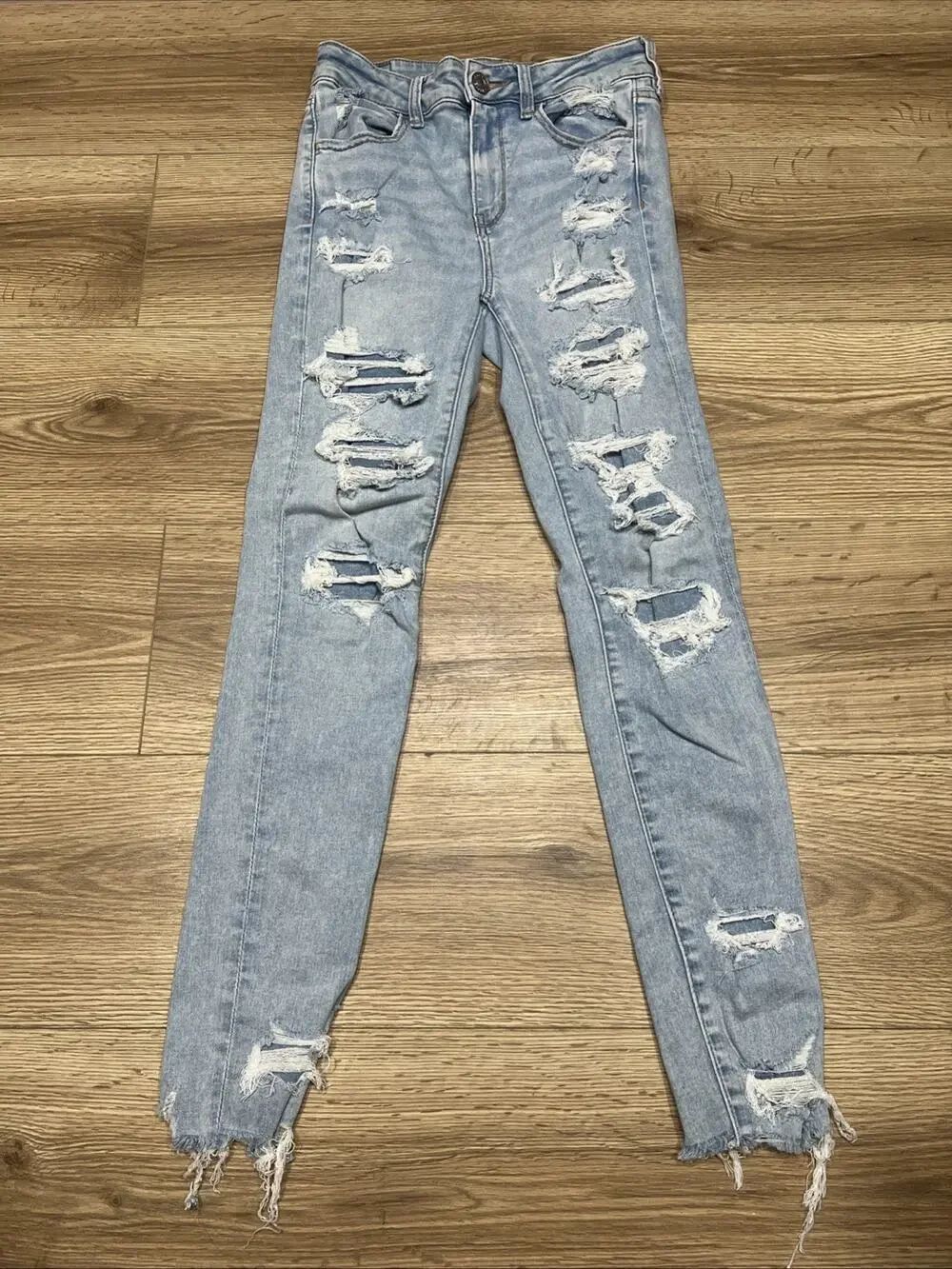 American Eagle Women’s Light Blue Distressed Stretch Skinny Jeans Size 6